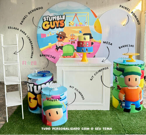 Florá Decorações - Foto do Kit Magia Com os Nomes de Cada Item: Painel Redondo, Painel Romano, Kit Trio de Cilindros, Mesa, Escada para Lembrancinha, Bandejas e Tapetes. Disponíveis no Pegue e Monte e Montagem Completa